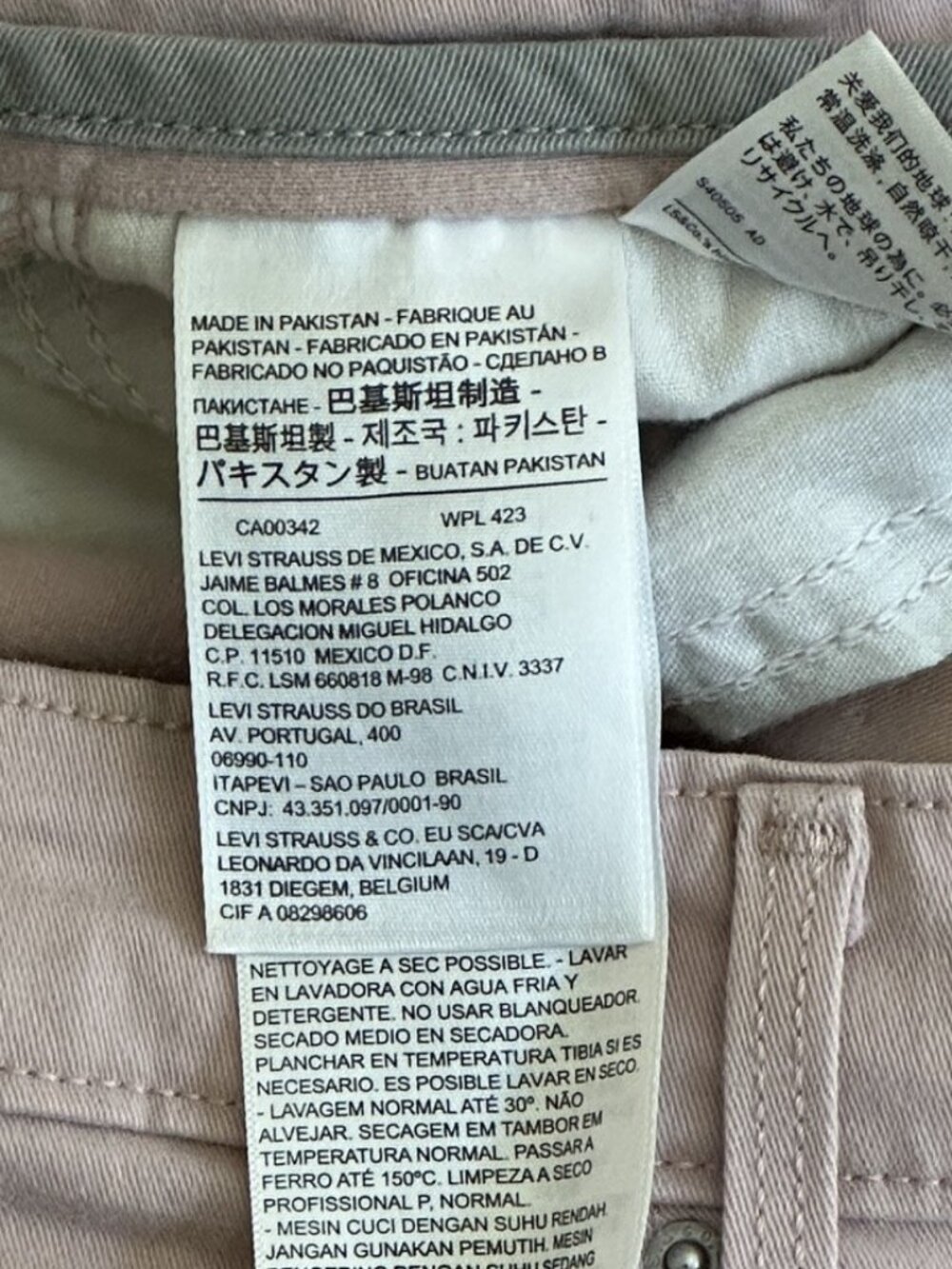 Levi's 505 Straight Leg Mid-Rise Jeans in Chalk Pink - Size 27 - Picture 8 of 9